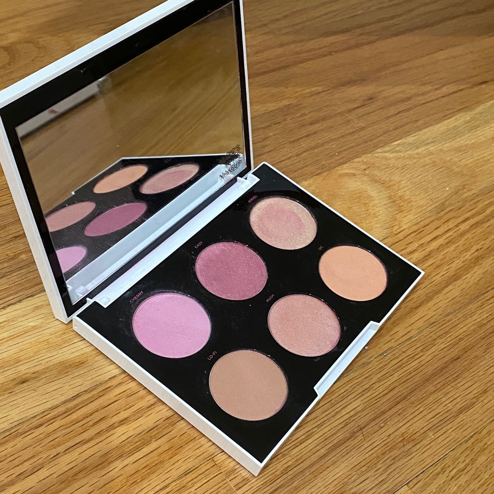 Limited edition gwen stefani  x urban Decay Blush Palette